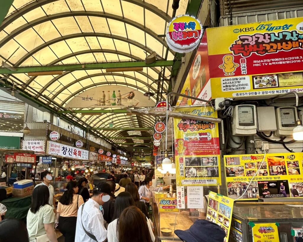 【2025年最新版】広蔵市場(クァンジャンシジャン)で食べ歩き☆絶対に外せない人気グルメ10選!